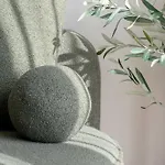Apartment Style & Sea With Balcony In By Renters