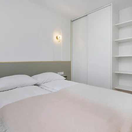 Style & Sea With Balcony In By Renters *