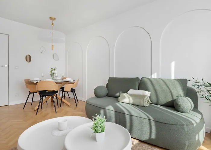 Apartment Style & Sea With Balcony In By Renters *