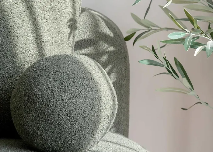 Apartment Style & Sea With Balcony In By Renters