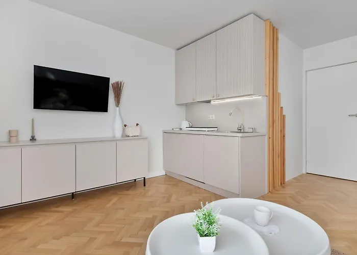 Style & Sea With Balcony In By Renters Apartment *