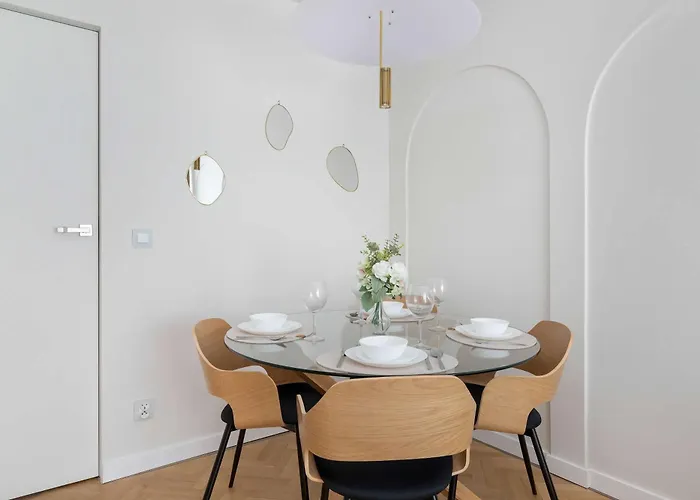 Jasny Dla 6 Osob W Gdyni, 2 Sypialnie I Balkon By Renters Gdynia